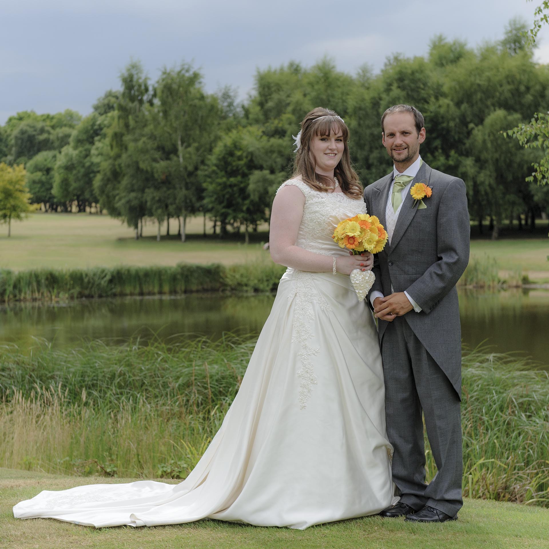 Simon Kat caterham baptist church surrey westerham golf club kent wedding photographers