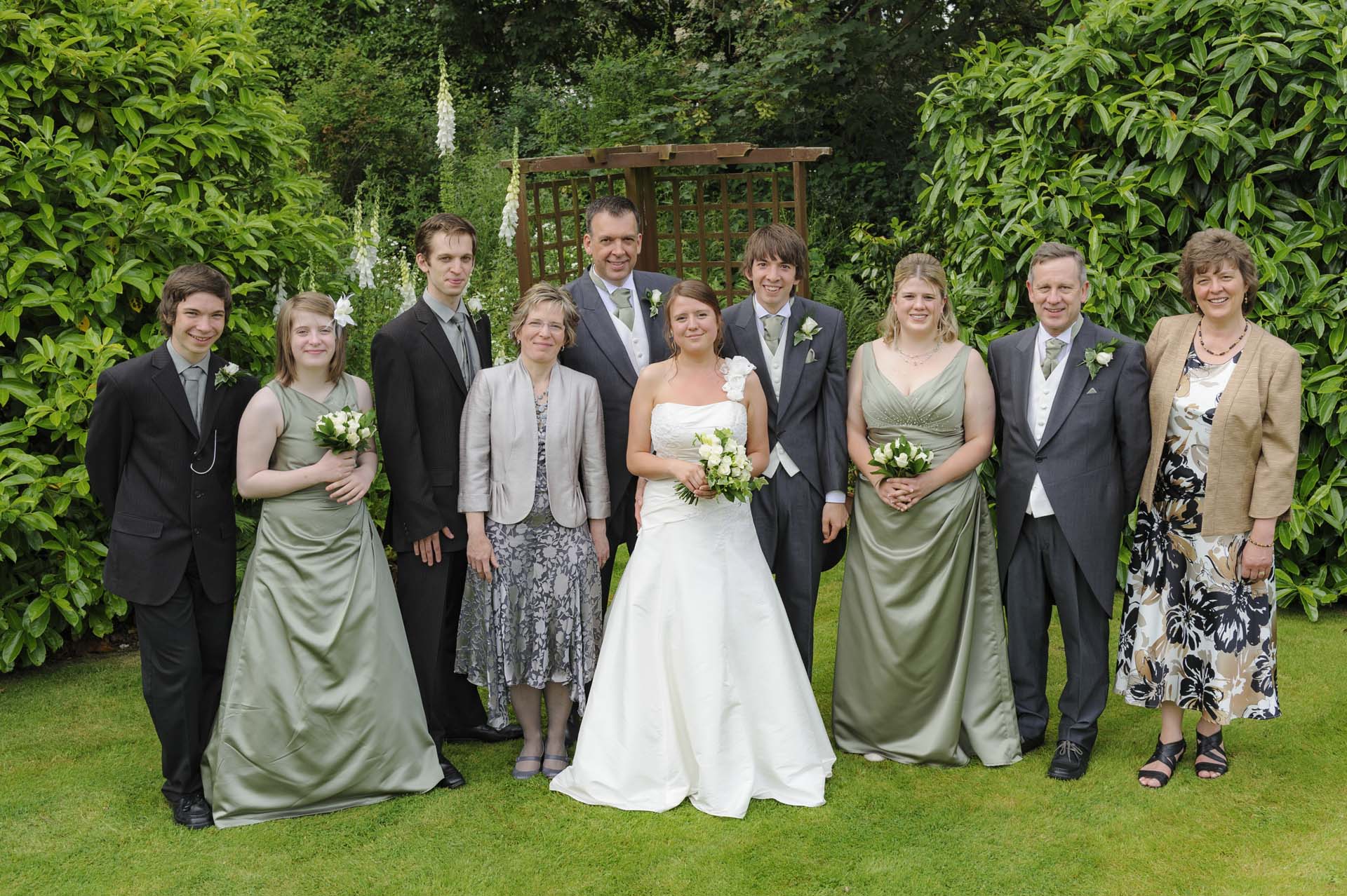 family photo London wedding photographer photography groups guests 155038