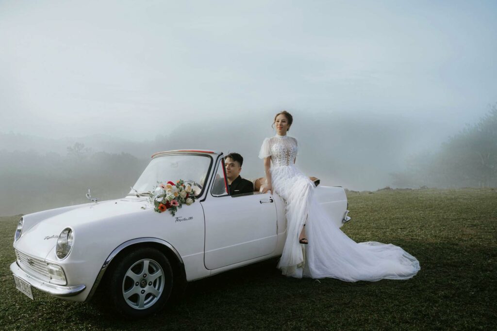 hilltop couple with car pexels-trần-long-5984184 London wedding photographer